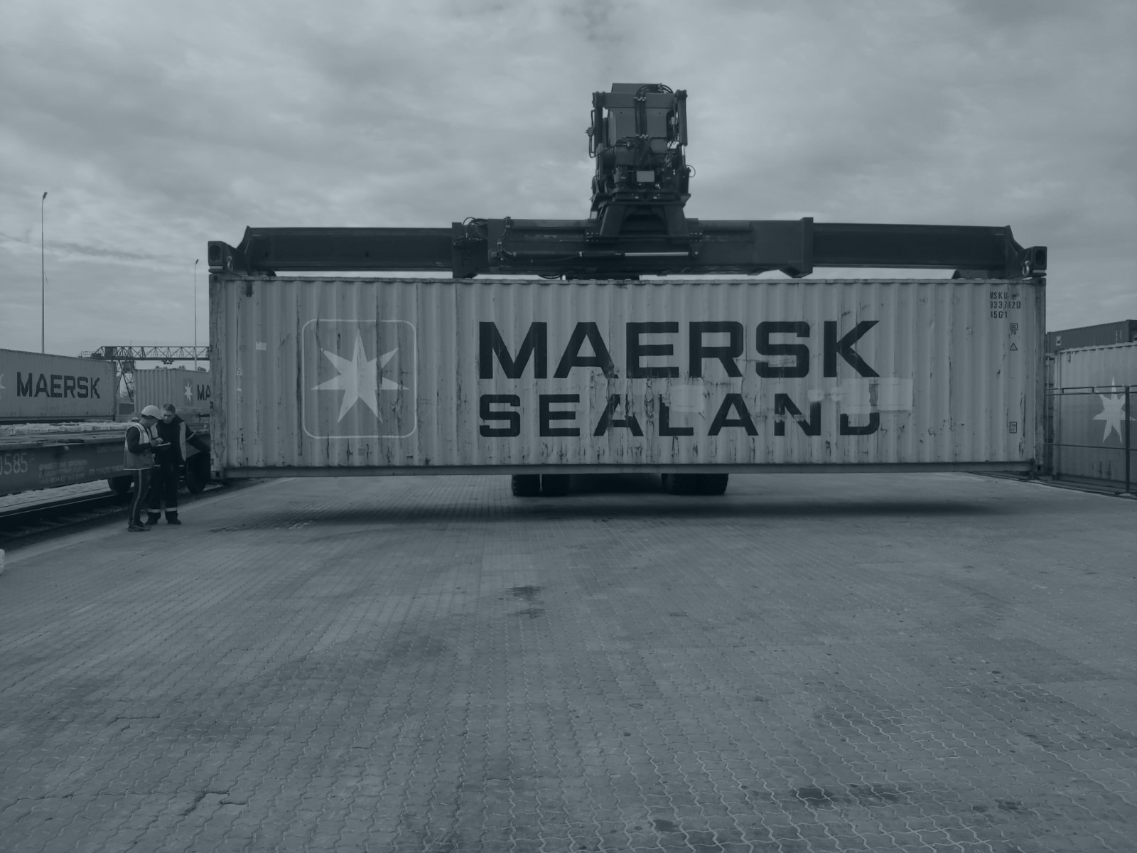 full_trotuarna-plytka-unilux-grand-terminal-3-1